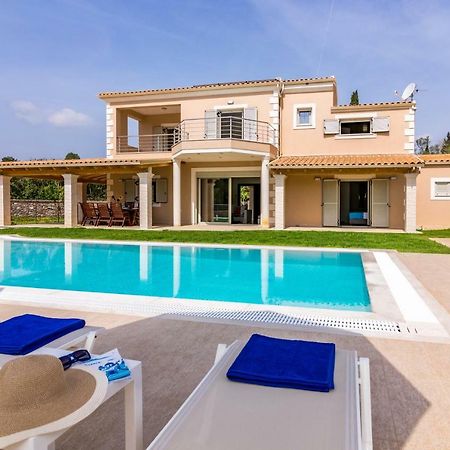 Villa Johnnie Pouládes Exteriér fotografie