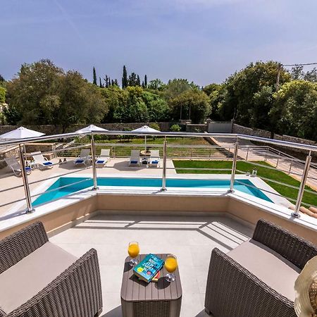 Villa Johnnie Pouládes Exteriér fotografie