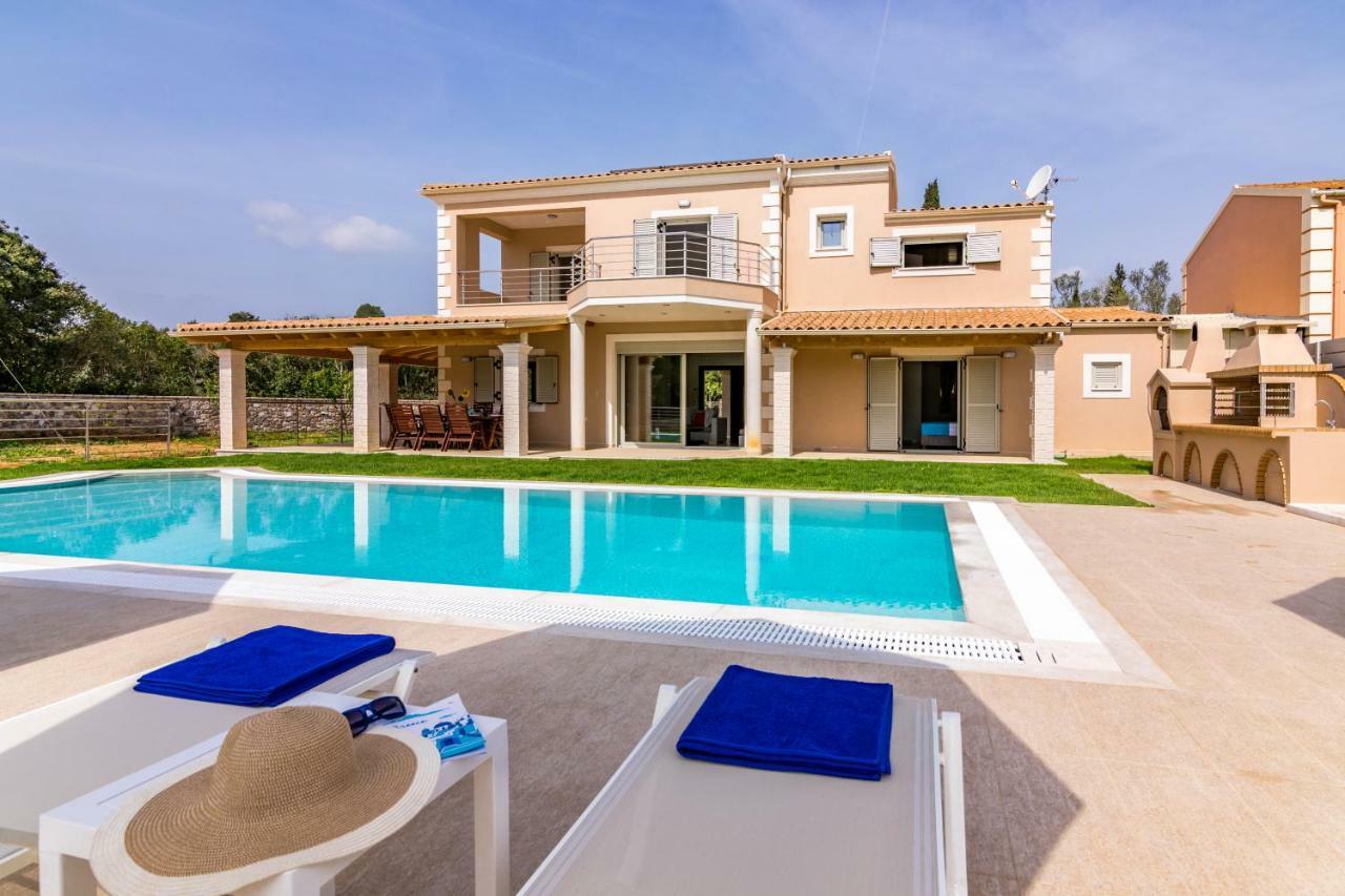 Villa Johnnie Pouládes Exteriér fotografie