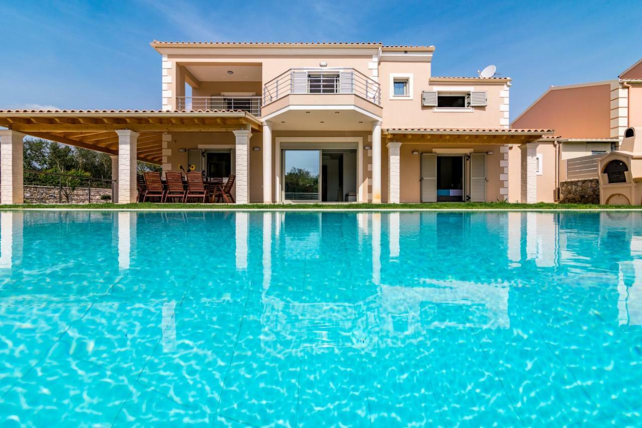 Villa Johnnie Pouládes Exteriér fotografie