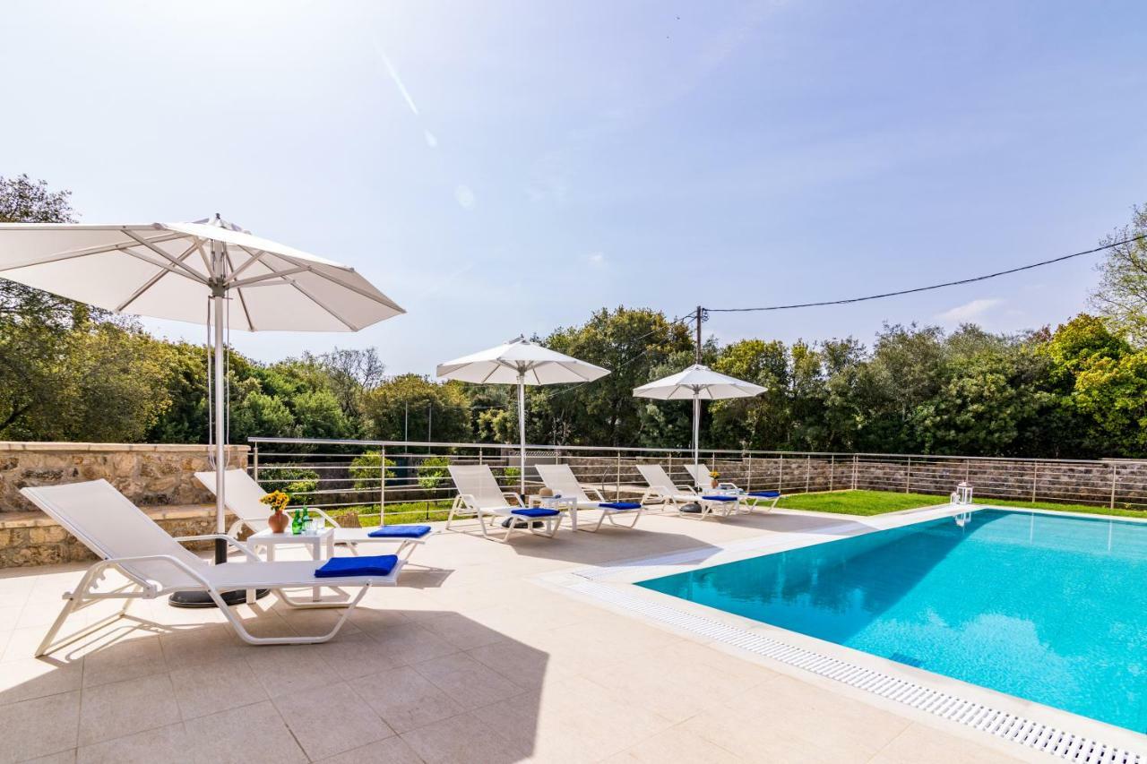 Villa Johnnie Pouládes Exteriér fotografie