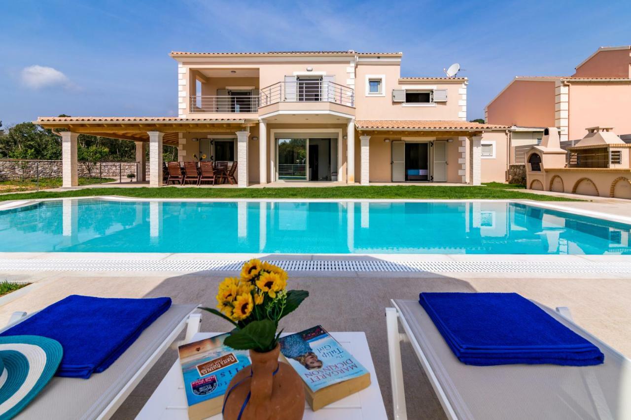 Villa Johnnie Pouládes Exteriér fotografie