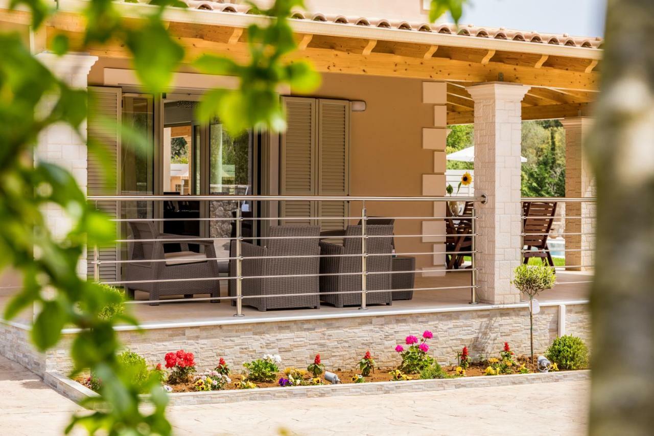 Villa Johnnie Pouládes Exteriér fotografie
