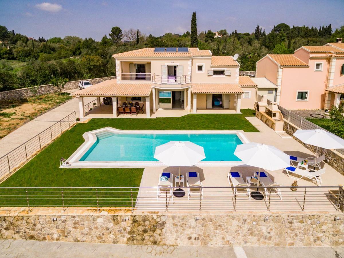 Villa Johnnie Pouládes Exteriér fotografie