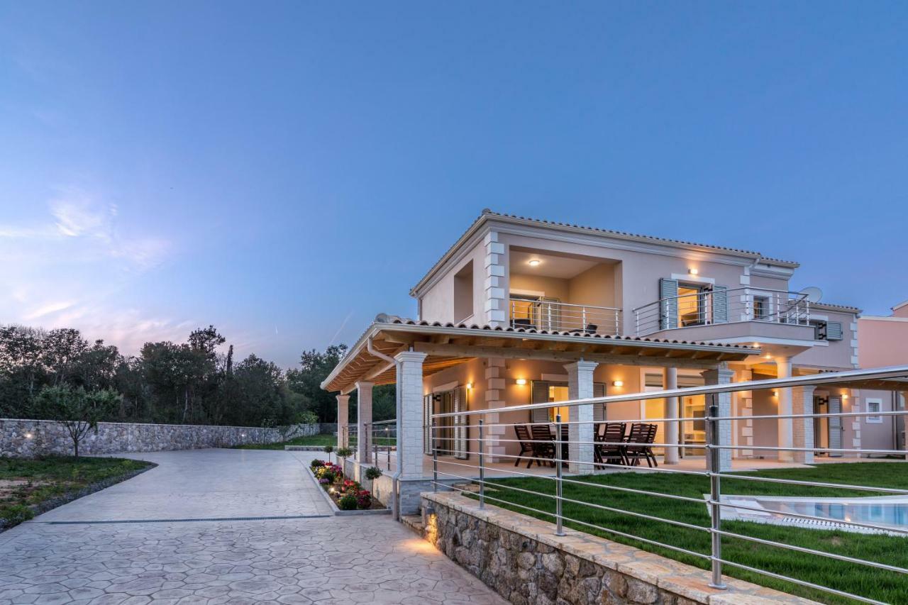 Villa Johnnie Pouládes Exteriér fotografie